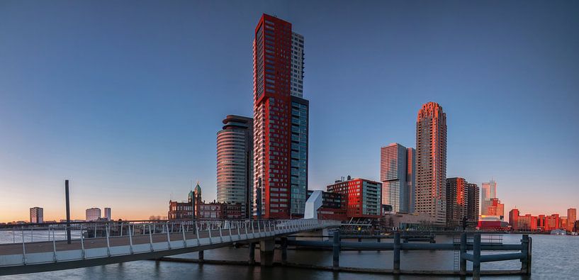 Dernière lumière sur le Kop van Zuid à Rotterdam par Ilya Korzelius