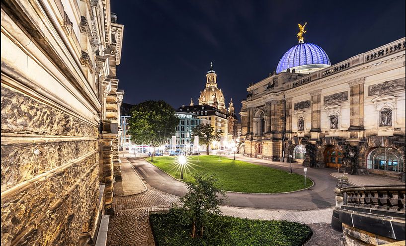 Dresdeen bei Nacht - Frauenkirche und Kunstakademie von Frank Herrmann