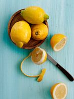 Zitronen auf Blau