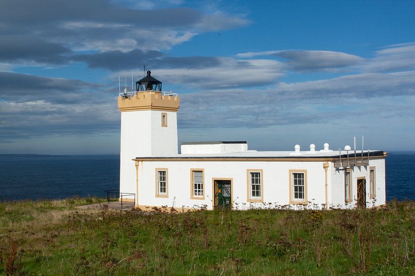 Dunscansby Head Lighthouse. John o'Groats Scotland by Gert Hilbink