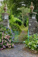 La porte du parc est ouverte et vous invite à aller ki