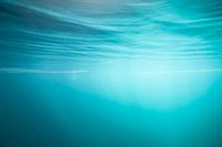 Lichtstrahlen durch das Wasser