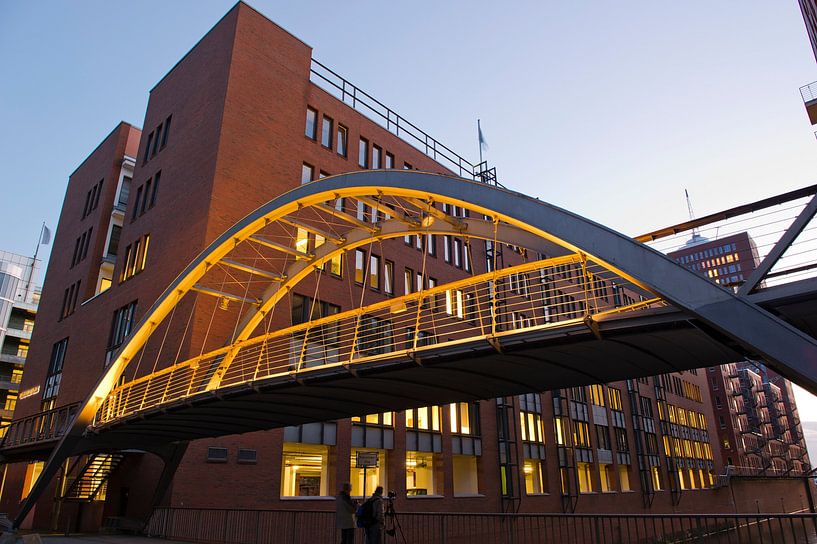 Hamburg - Blick in die Speicherstadt in der Dämmerung von Jörg B. Schubert