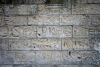 Gekken en dwazen in mergel