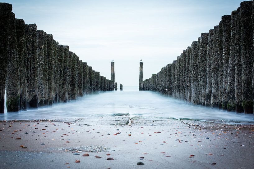 Strandpalen bij Middelburg by Erik Mus