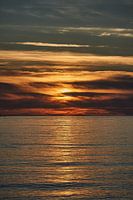 Sonnenuntergänge auf dem Meer sind anders als an Land, Norwegen