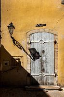 Schattenspiel mit Tür und Lampe | Provence