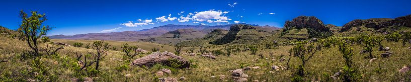 Panorama photo on the Drakensberg Mountains in Lotheni South Africa by Björn Jeurgens