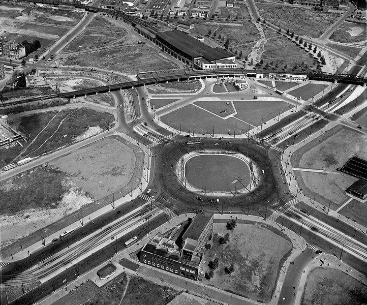 Rotterdam - Hofplein area with Hofplein railway station in the early 50'sOrientatie checked.The data by Roel Dijkstra