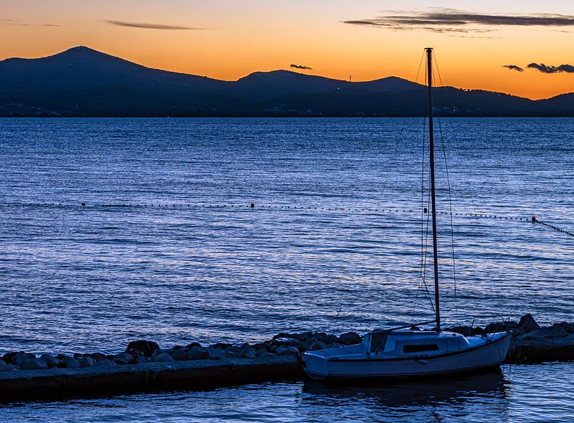 Croatie : Le voilier au coucher du soleil par Photoart-Naegele