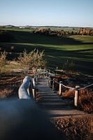 Wandelpad langs de Duivelsmuur in het Harzgebergte bij zonsondergang