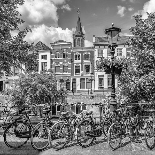 UTRECHT Oudegracht mit Jacobikerk | Monochrom von Melanie Viola