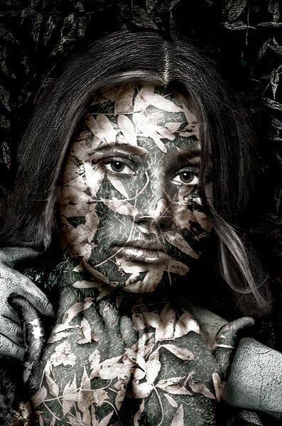 Moeder aarde uitgebeeld in mensenvorm van Natasja De lannooy