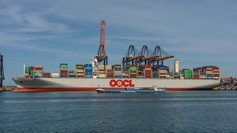 OOCL Japan containerschip. van Jaap van den Berg