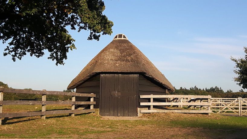 Schuurtje op de heide by Gerhilde Mulder