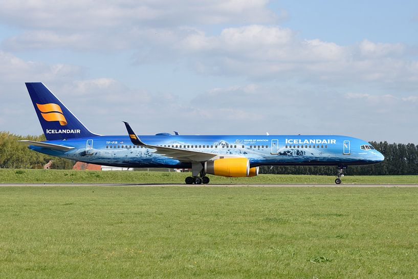 Icelandair Boeing 757 with 80 years of Aviation livery. by Jaap van den Berg