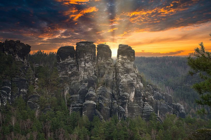 Rocher de l'Elbsandsteingebirge au coucher du soleil sur le Bastei par Martin Köbsch