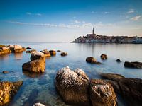 Blick übers Wasser nach Rovinj, Kroatien
