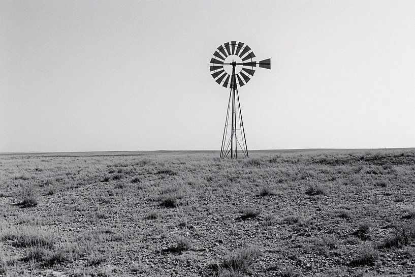 Windmolen in open landschap van Art & Soul Creations