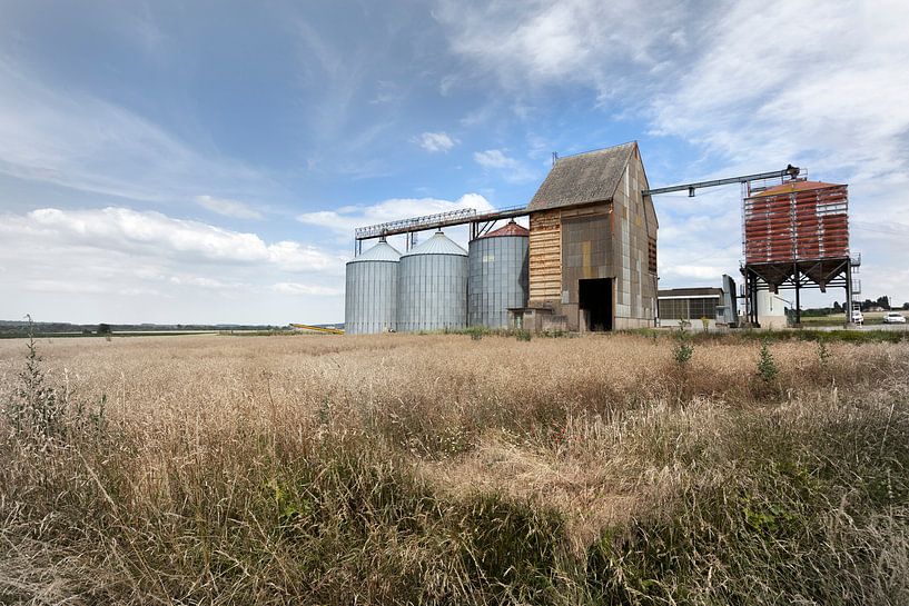 Vintage grain silos in France by Peter de Kievith Fotografie