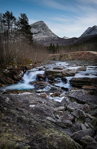 Chute d'eau de Gudbrandsjuvet, Valldal, Trollstigen. Norvège par qtx
