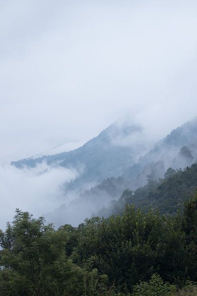 Wolken in den Bergen Südafrikas von Kim de Groot