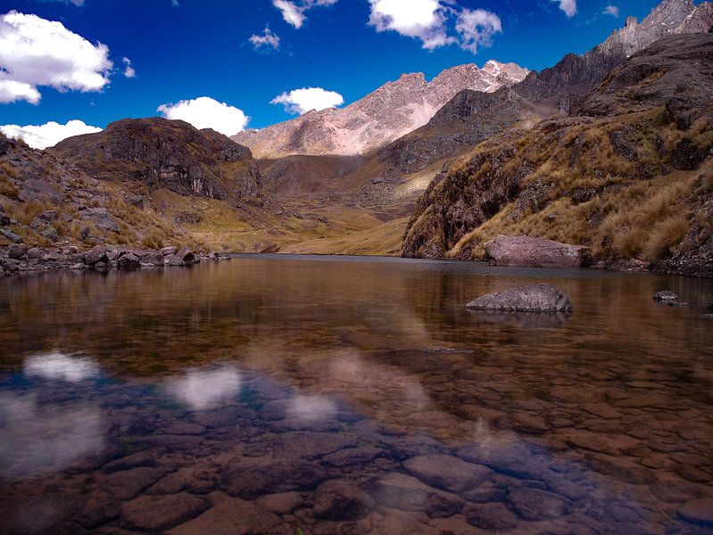 helder meertje in peru andes gebergte by Eline Oostingh