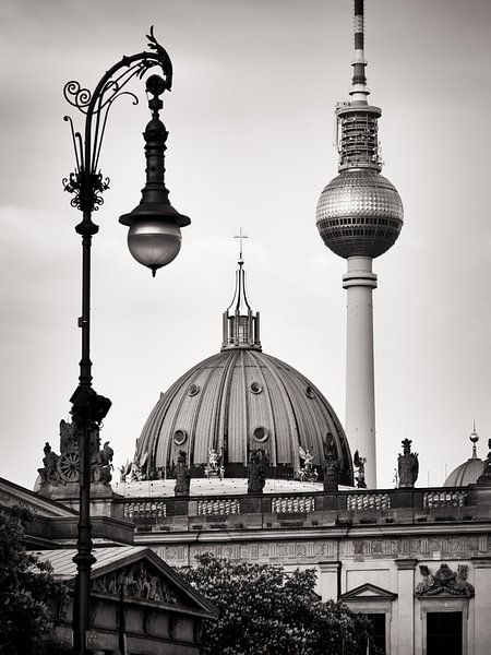 Black and white photography: Berlin - Unter den Linden by Alexander Voss