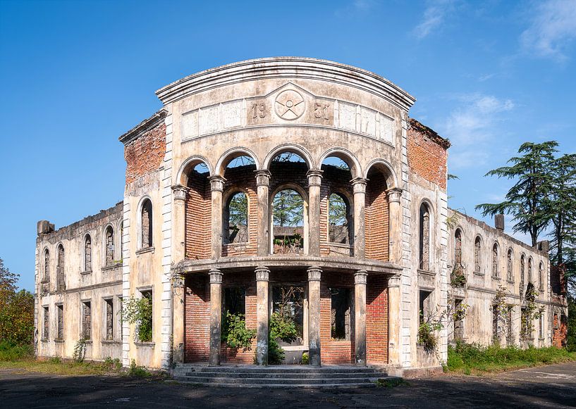 Verlassenes Gebäude im Verfall. von Roman Robroek – Fotos verlassener Gebäude