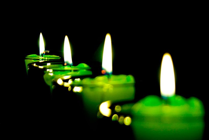 vier Kerzen brennen von Norbert Sülzner
