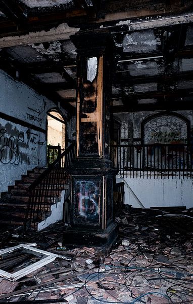 Abandoned hotel by Angelique De Turck