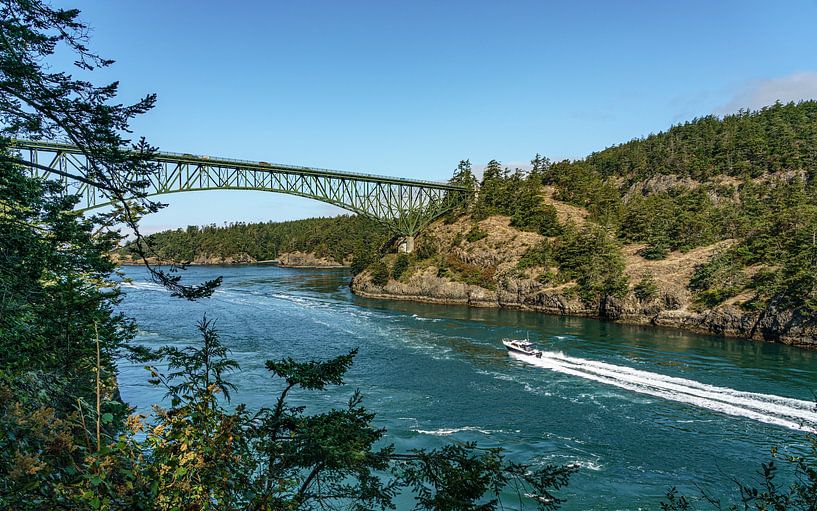 Schöne Landschaft: Deception Pass und Deception Pass Bridge. von Jaap van den Berg