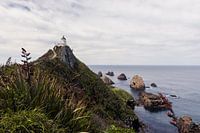 Vuurtoren op een klif in Nieuw-Zeeland