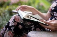 Elle est un livre ouvert pour moi.