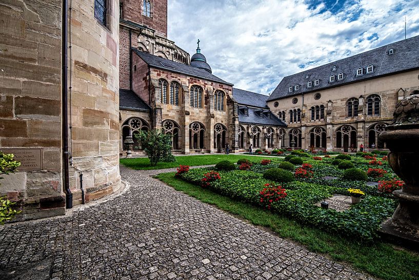Klostergarten im Dom zu Trier von Thomas Riess