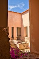 Historische griechische Aussicht auf Kos mit blauem Himmel
