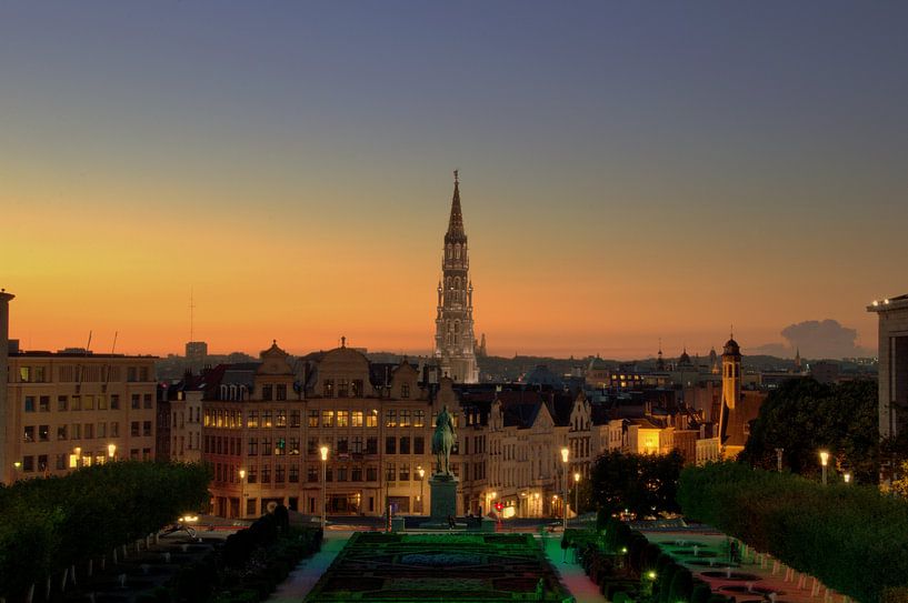 Brussels at night (1) by J Y