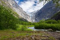 Das idyllische Tal Briksdalsbreen, Norwegen