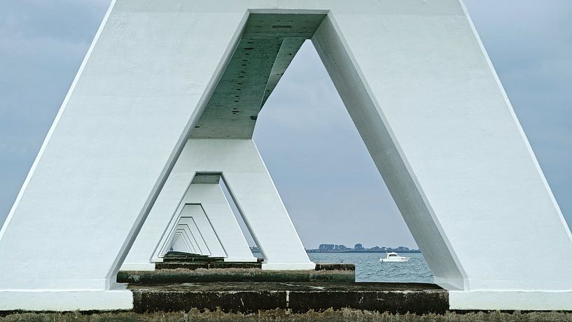 Blick unter die Zeelandbrücke von Gert van Santen