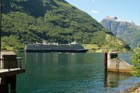 Cruiseschip HAL MS Koningsdam in Geirangerfjord, Noorwegen