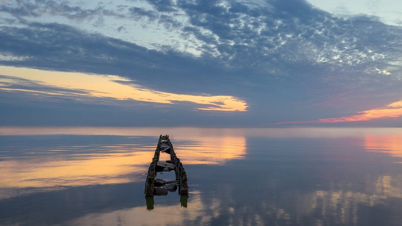 Een zomeravond bij Hindeloopen aan het IJsselmeer van Marga Vroom