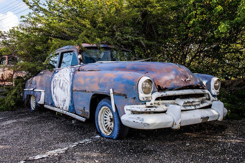 Abandoned car by Gertjan Hesselink