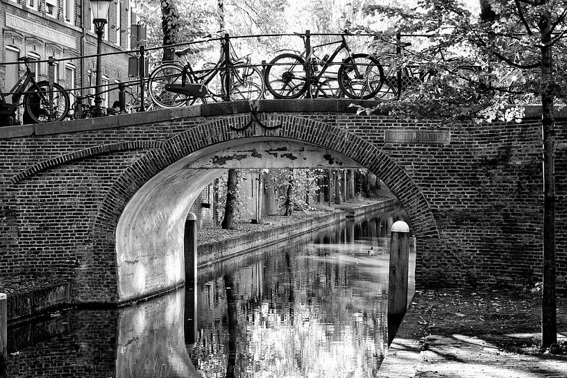 The Magdalena Bridge over the Nieuwegracht canal in Utrecht by André Blom Fotografie Utrecht