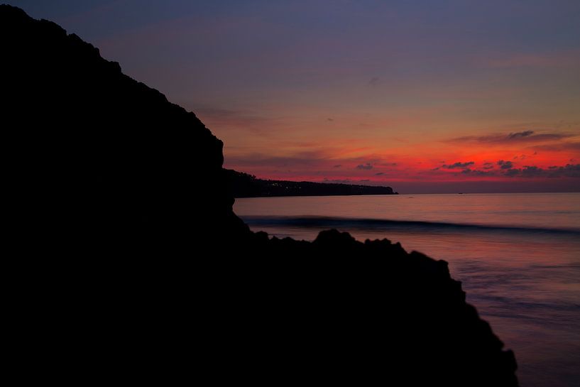 Ondergaande zon op Dreamland Beach Bali  by Willem Vernes