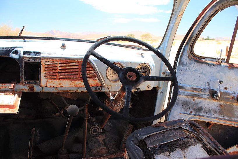 Intérieur vieille voiture rouillée et cassée par Bobsphotography