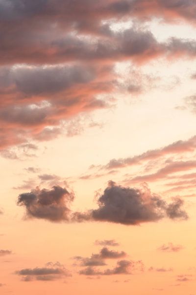 Abendliches Glühen in den Wolken von Femke Ketelaar