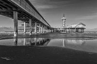 Pier van scheveningen in zwart wit