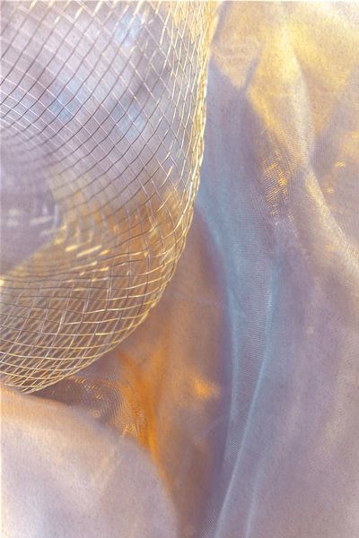 Verweven stilte - licht en stof in dialoog van Mixed media vector arts