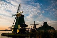 Zaanse Old Dutch Mill avec une belle couverture nuageuse