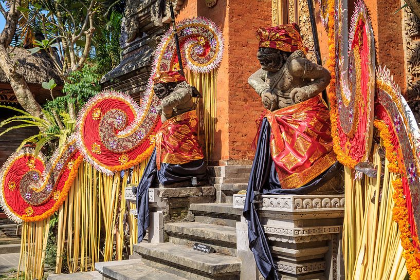 Het koninklijk paleis, bijzonder mooi gedecoreerd voor een speciale ceremonie. Puri Saren Agung Ubud van Jeroen Langeveld, MrLangeveldPhoto